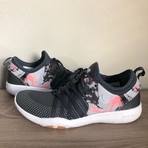 NEW NIKE FREE TR 7